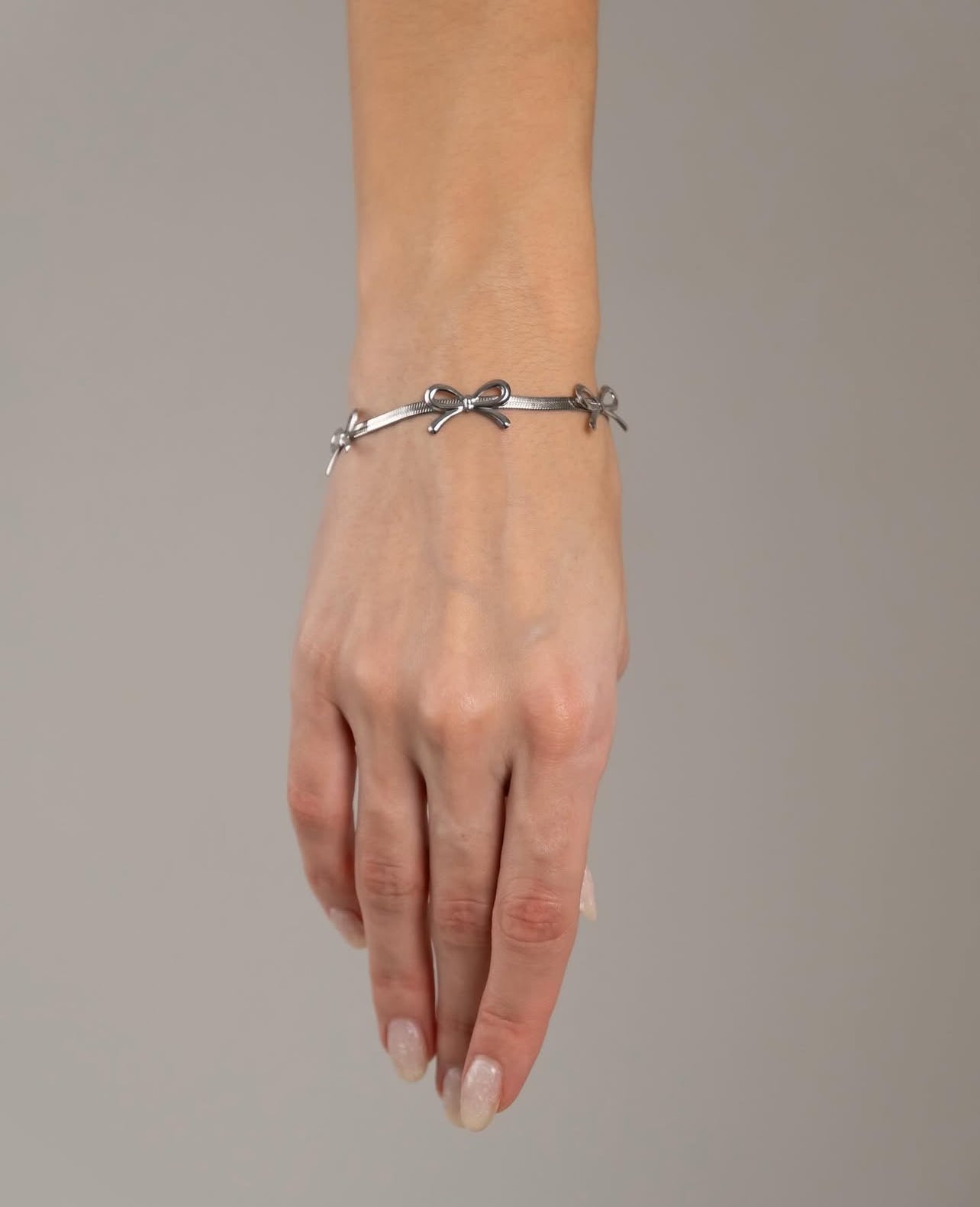 Silver bracelet with bow